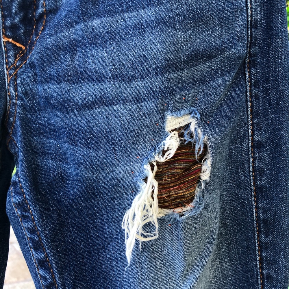 True Religion slim jeans with sewn patch, size 25 - Picture 3 of 4